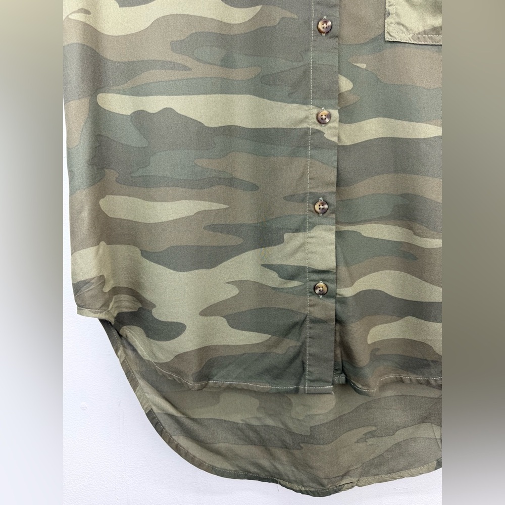 So size Medium Women’s Green Camo Button Up Cyber Grunge Campcore Camp Shirt - Picture 3 of 6